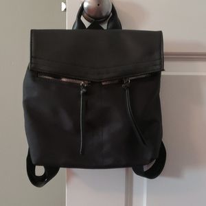 Botkier back pack